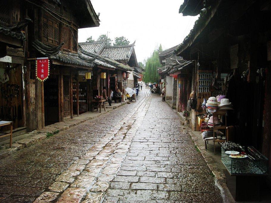 年俗巡游、汉服投壶、热闹市集……佛山古镇国潮灯会等你来！